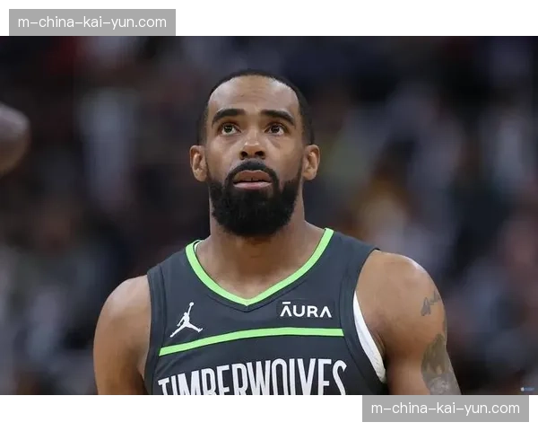 骑士三分命中率50%却务实减少出手，控卫战术选择体现成熟度